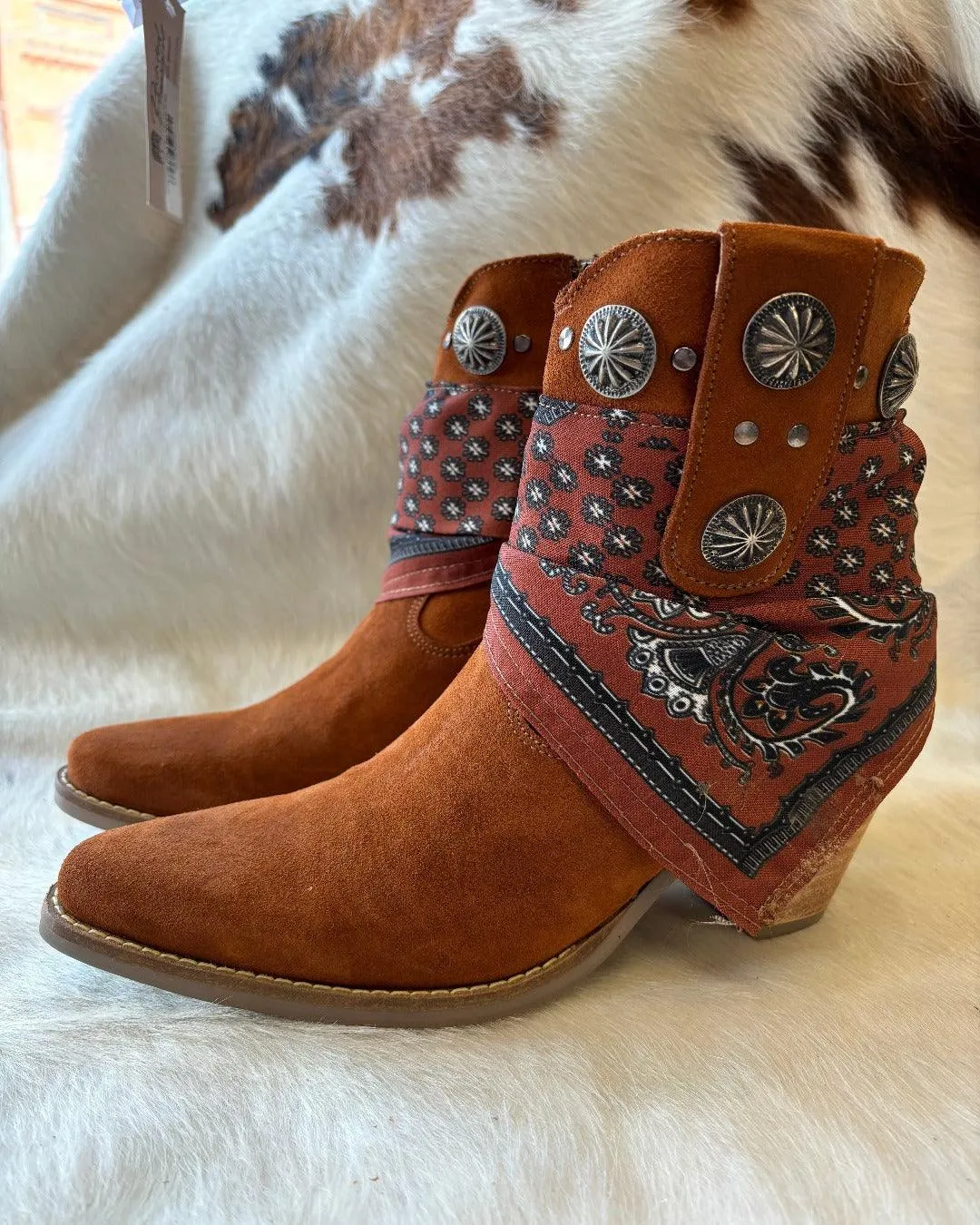 Dingo Women's Brown Bandida Cowgirl Ankle Booties DI184-BN