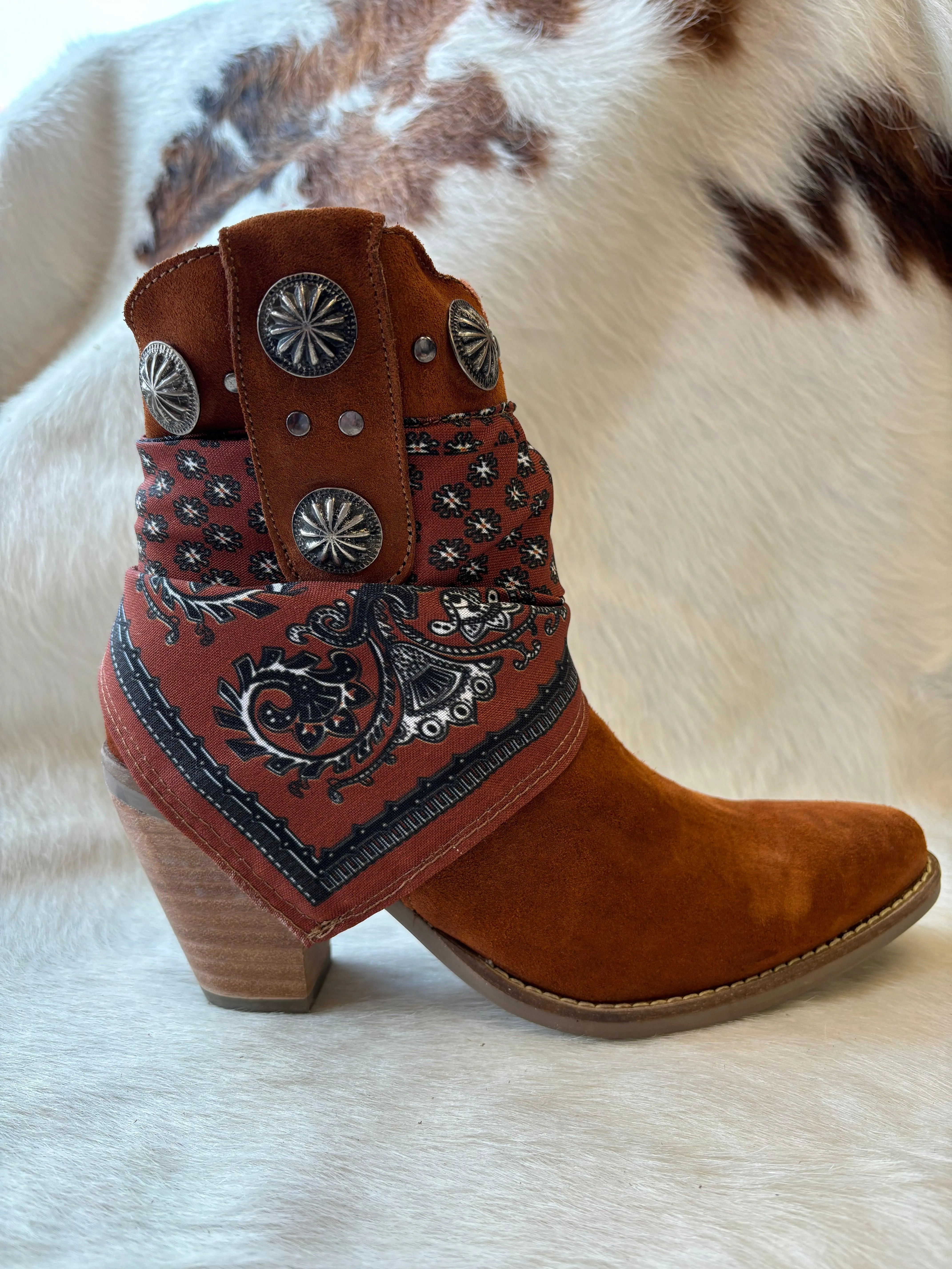 Dingo Women's Brown Bandida Cowgirl Ankle Booties DI184-BN