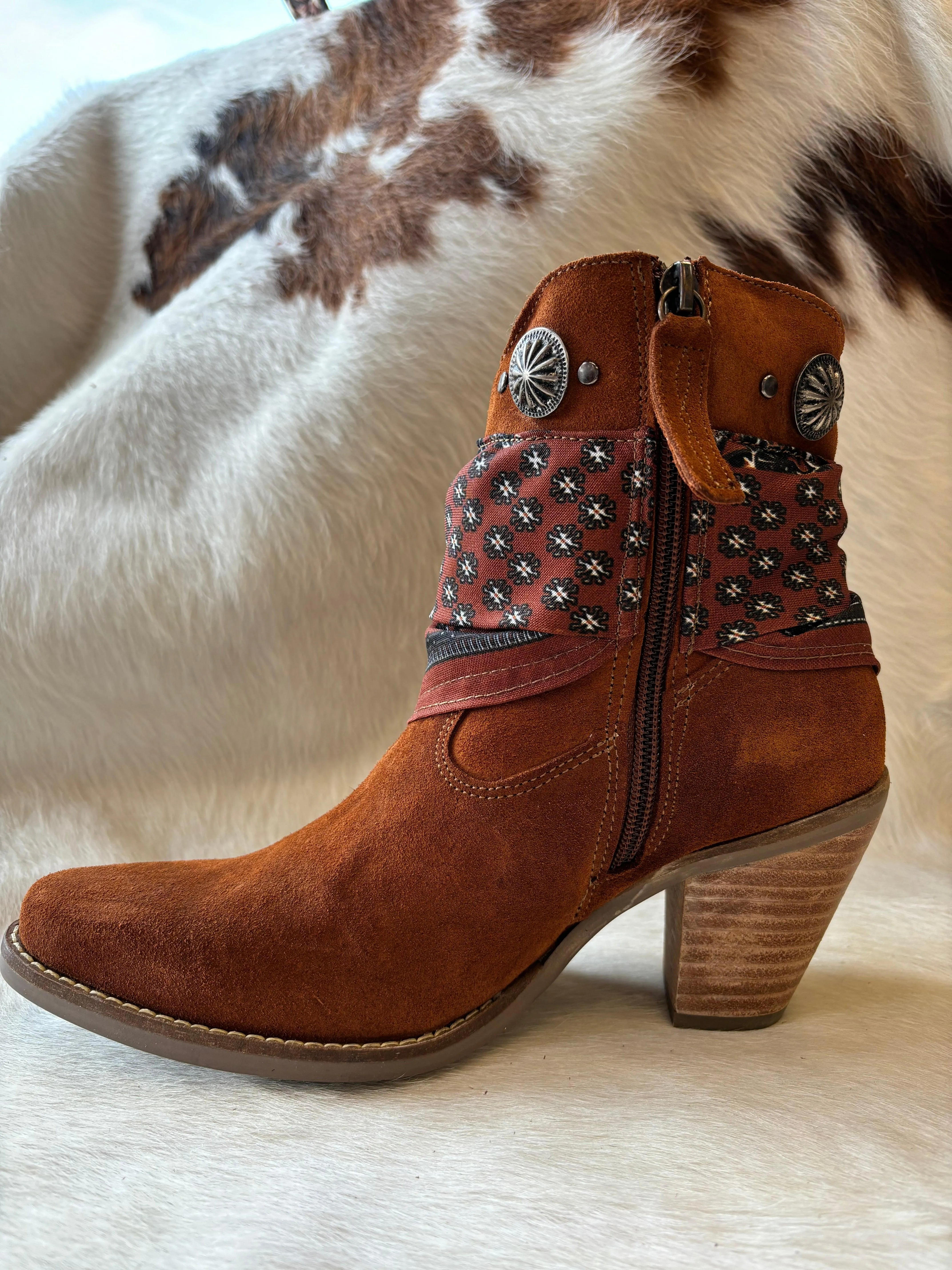 Dingo Women's Brown Bandida Cowgirl Ankle Booties DI184-BN