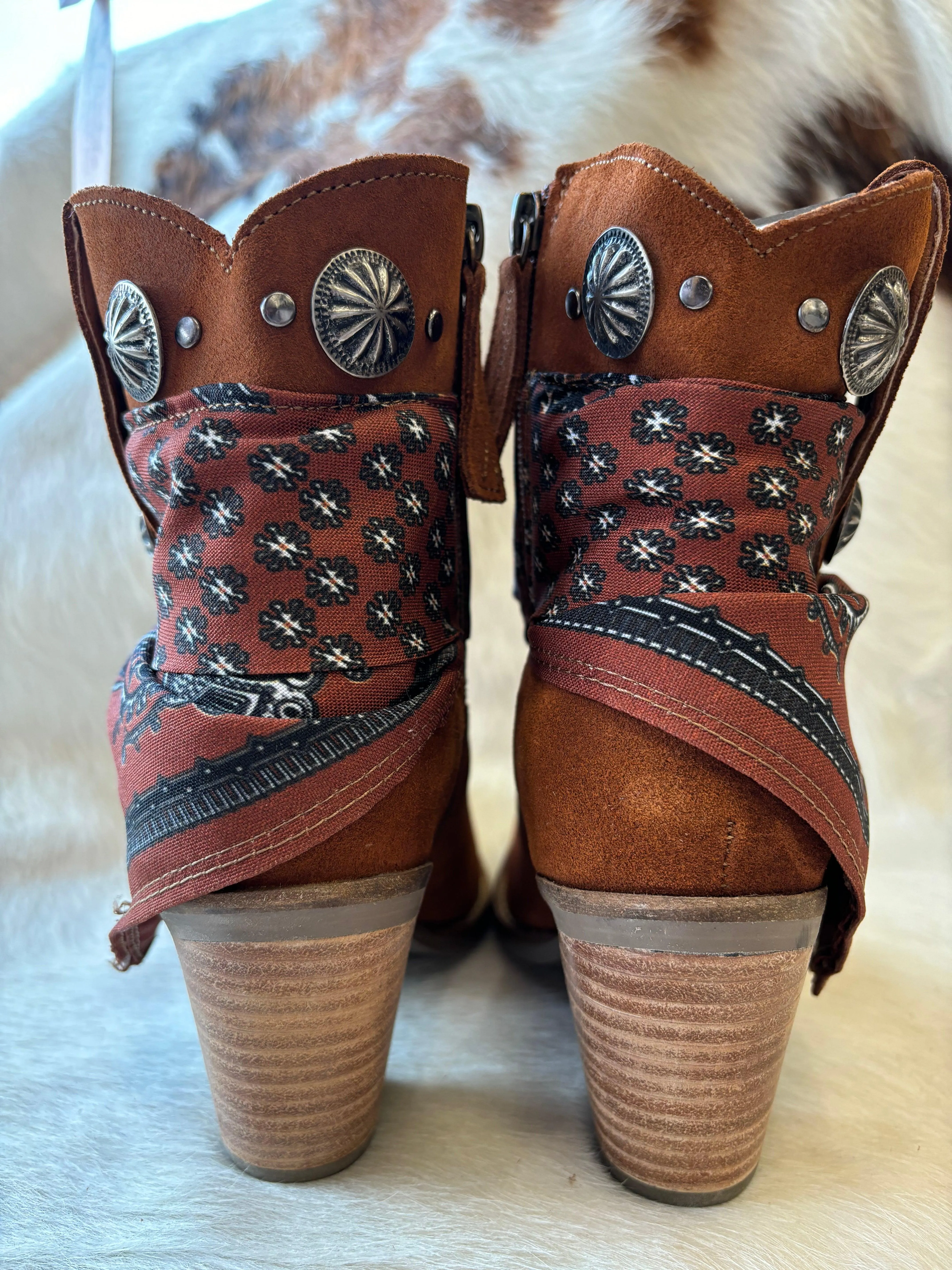 Dingo Women's Brown Bandida Cowgirl Ankle Booties DI184-BN