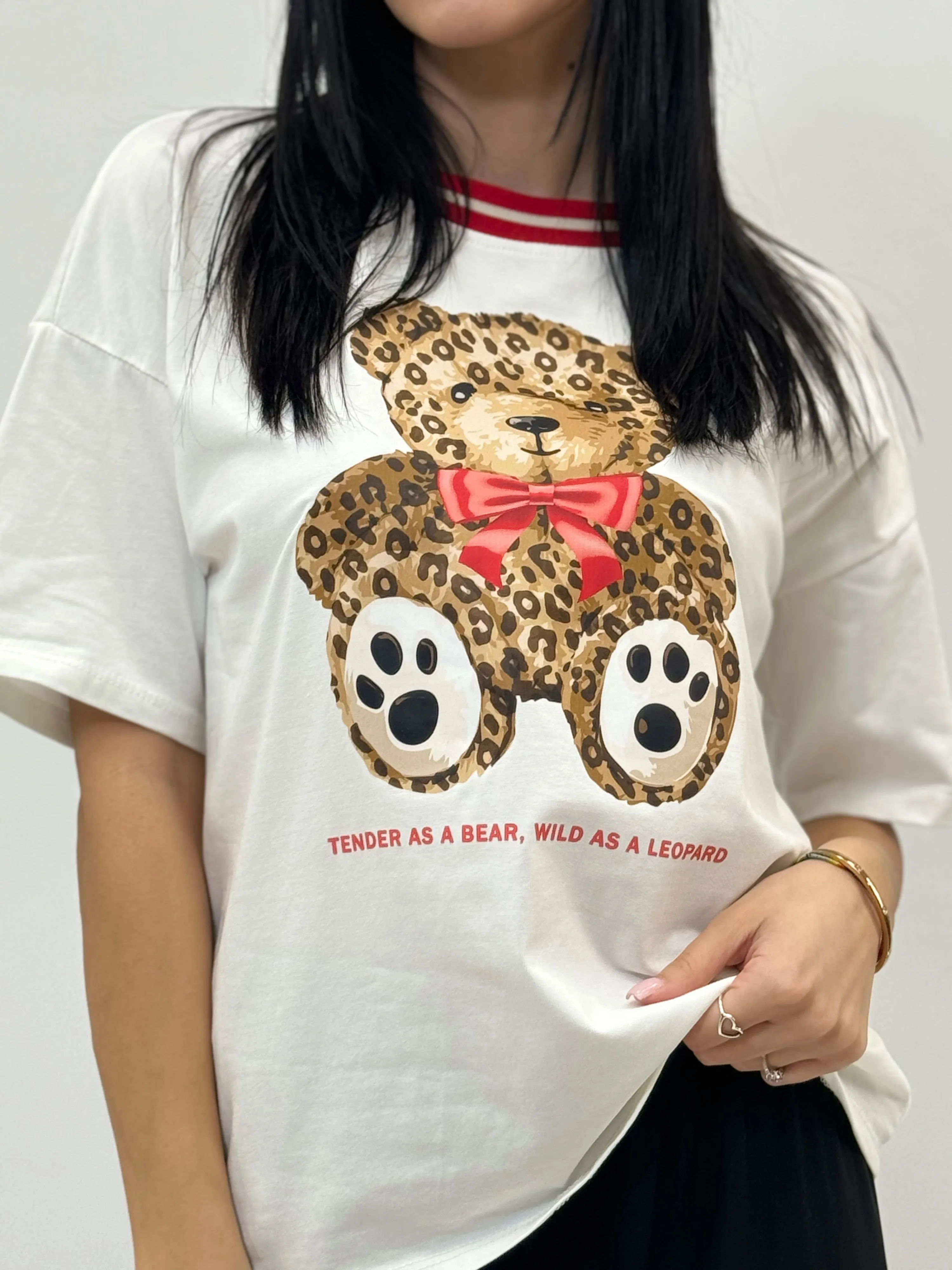 T-shirt con stampa orso