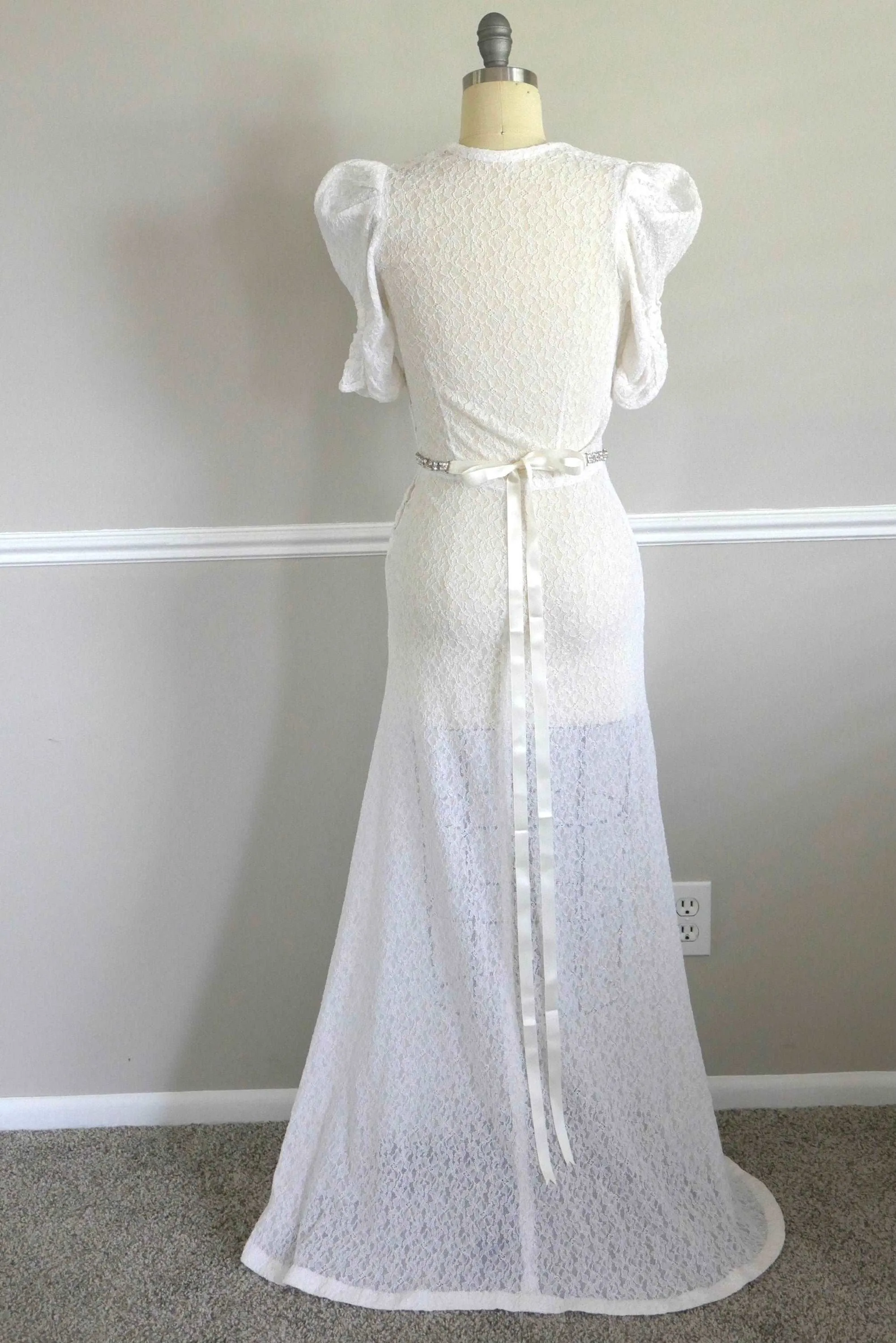 Vintage 1930s Wedding Dress, 30s white bias cut puff sleeve lace gown, Size XS